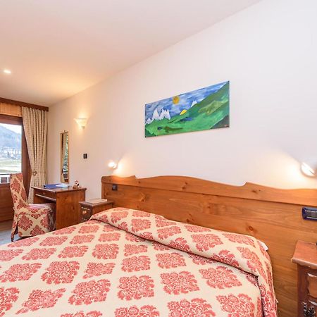 Hotel Des Roses Antey-Saint-Andre Ngoại thất bức ảnh