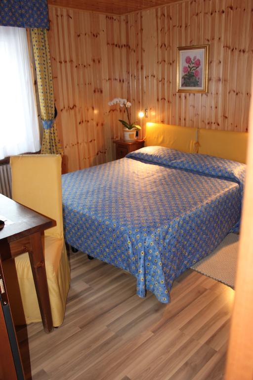 Hotel Des Roses Antey-Saint-Andre Ngoại thất bức ảnh