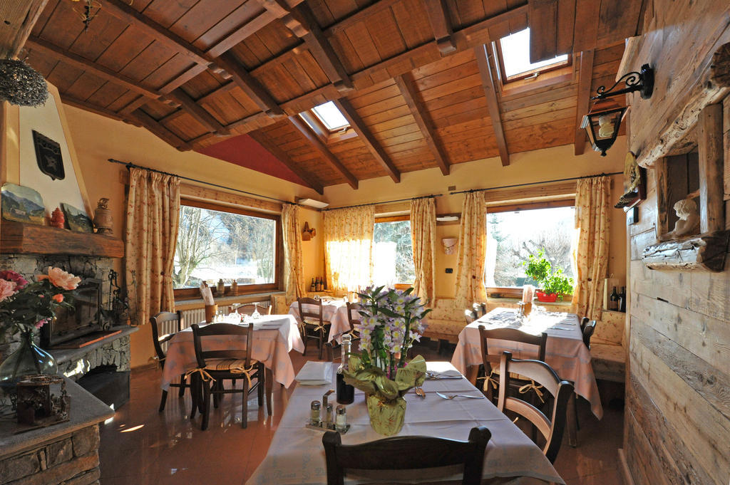 Hotel Des Roses Antey-Saint-Andre Ngoại thất bức ảnh