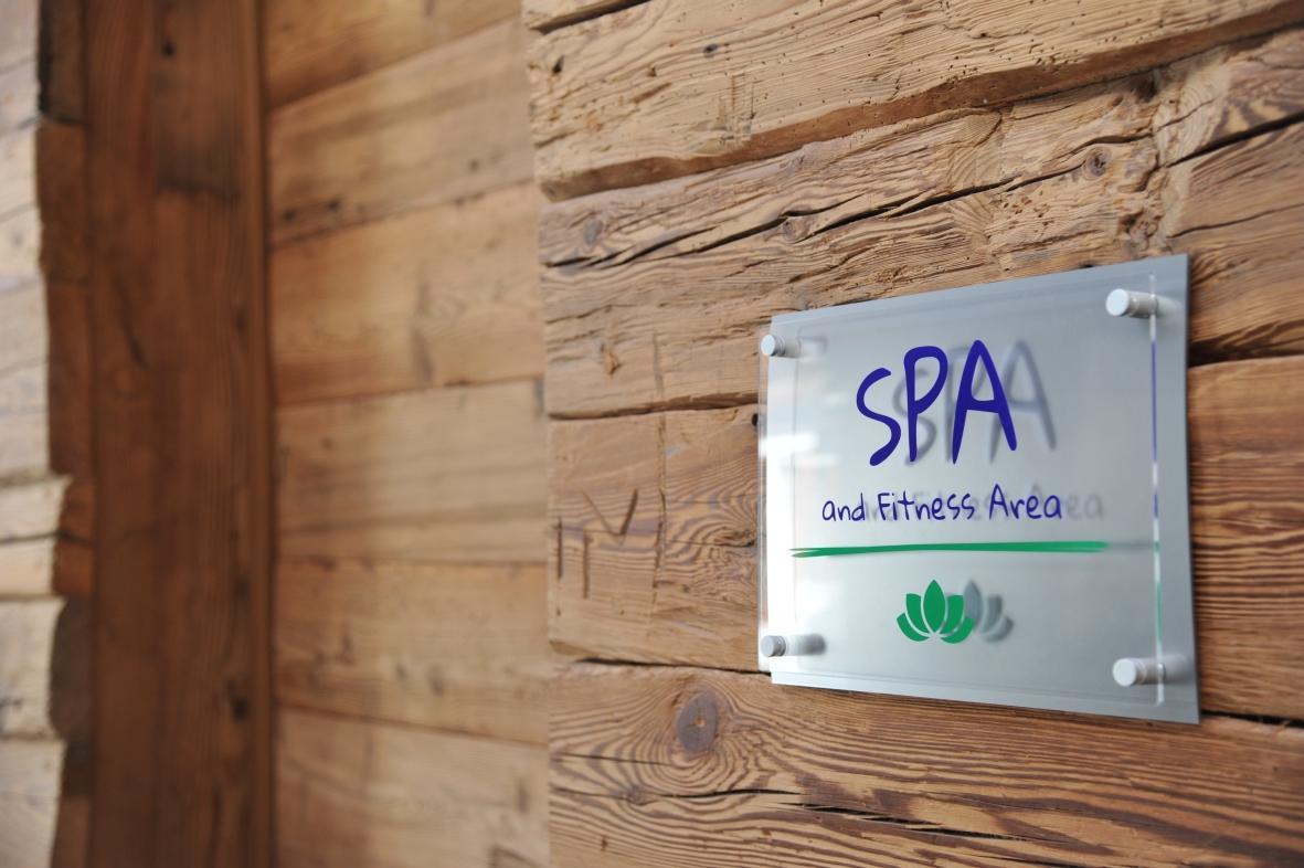 Hotel Des Roses Antey-Saint-Andre Ngoại thất bức ảnh